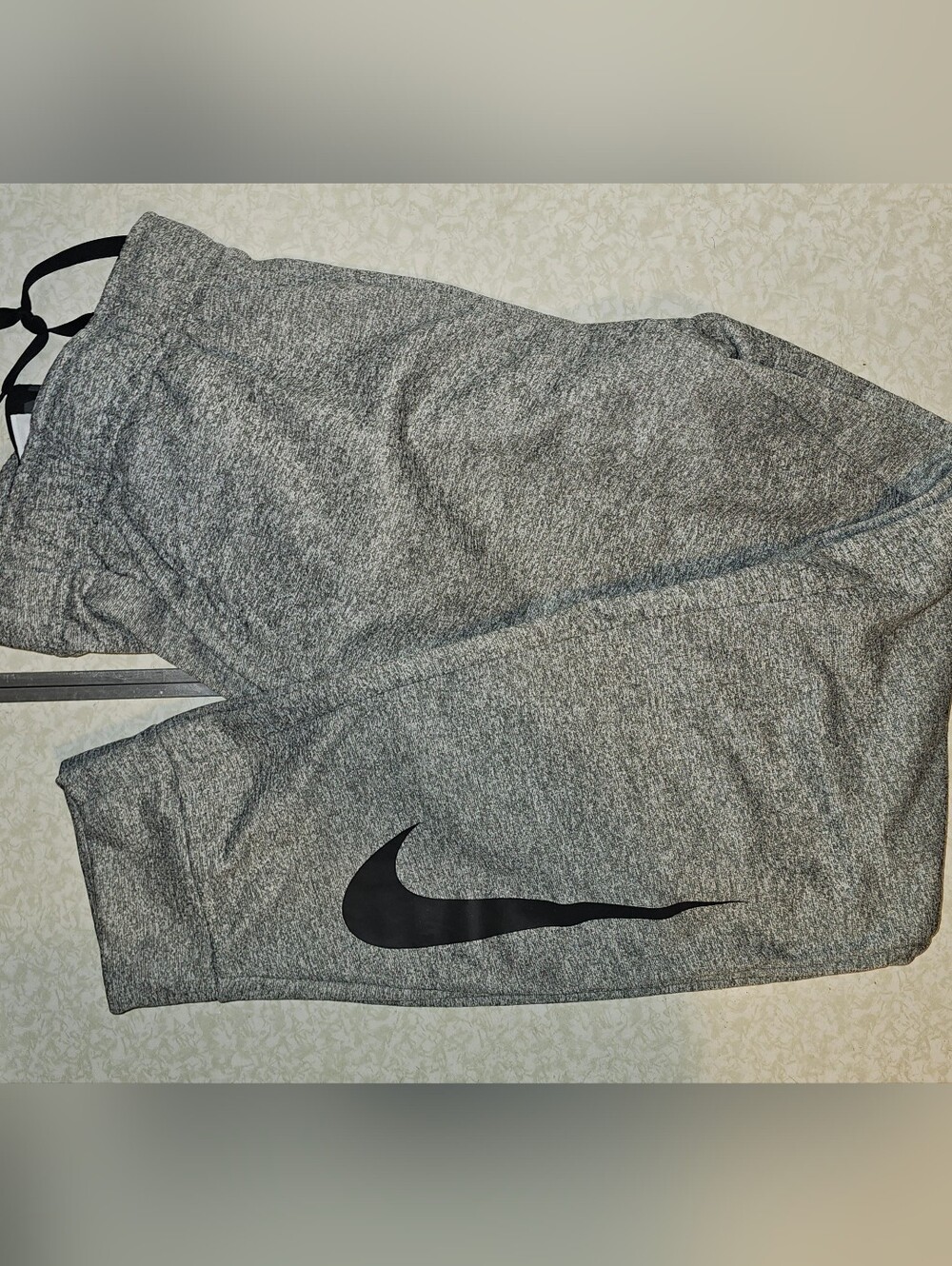 New Mens Gray Nike Sz L THERMA FIT Jogger/ Sweat Pants.